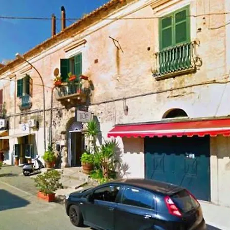 Locazione Turistica Eleonora アパート